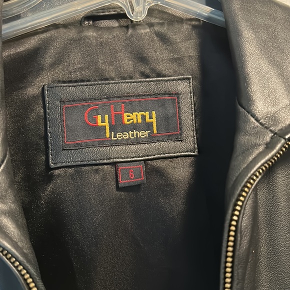 Woman leather jacket. Size small. - Picture 3 of 7